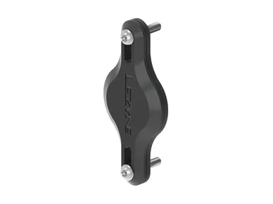 1-AT-BKTAG-V104_Airtag_kiinnike_LEZYNE_Matrix_Bike_tragger_APPLE_musta_ebikeparts kuva