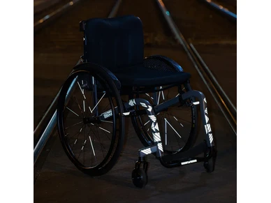 4260549145020 Reflective sticker Shapes Delta black reflective berlin heijastin heijastintarra pyoran heijastin 2 kuva