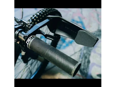 Sendhit Nock V3 kasisuojat polkupyoraan suojaavat kasia tehokkaasti maastoajossa ja endurokilpailuissa 1 kuva