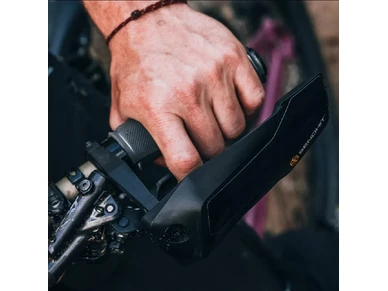 Sendhit Nock V3 kasisuojat polkupyoraan suojaavat kasia tehokkaasti maastoajossa ja endurokilpailuissa 2 kuva