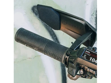 Sendhit Nock V3 kasisuojat polkupyoraan suojaavat kasia tehokkaasti maastoajossa ja endurokilpailuissa 3 kuva