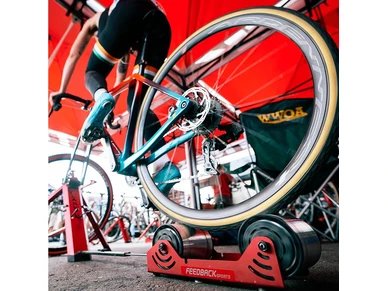 Feedback Sports Omnium Over Drive Kannettava ja hiljainen harjoitusvastus pyorailyyn Treenaa missa tahansa kotona matkalla tai kisaviikonloppuina Polkupyoran harjoiturullat traineri sisapyoraily 3 image