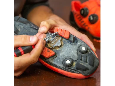 2 puoleinen puhdistustyokalu FEEDBACK SPORTS 17144 piikkityokalu 1 kuva